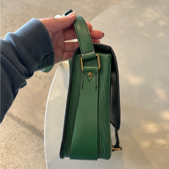 Louis Vuitton Cartouchiere Handbag Epi Leather MM in green color - Picture 6 of 10